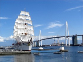 Shinminato bridge and Kaiwomaru Park Photo