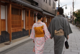 Strolling through Nishijin Photo