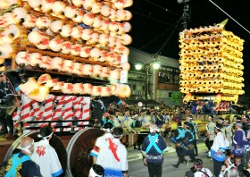 Fushiki Hikiyama Festival “Kenkayama-Fighting Floats”Photo